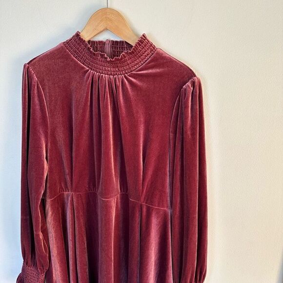 Baltic Born Women’s Tina Mauve Velvet Short Smocked Neck Cuff Dress - Picture 3 of 10